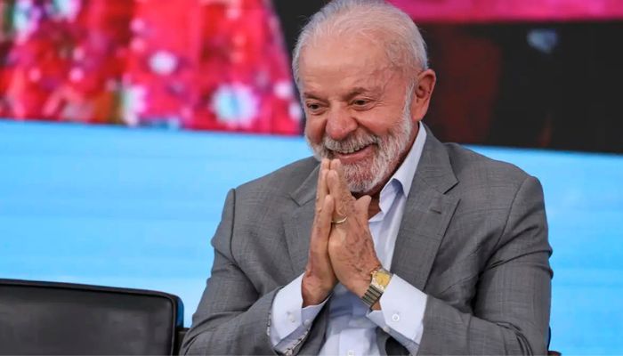 Lula descarta desafiar EUA, mas diz que Brasil não é republiqueta 
